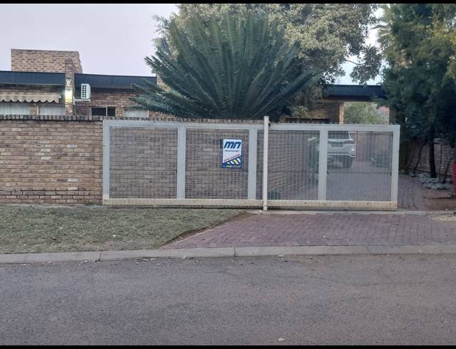 4 BEDROOM HOUSE FOR SALE IN BRITS CENTRAL